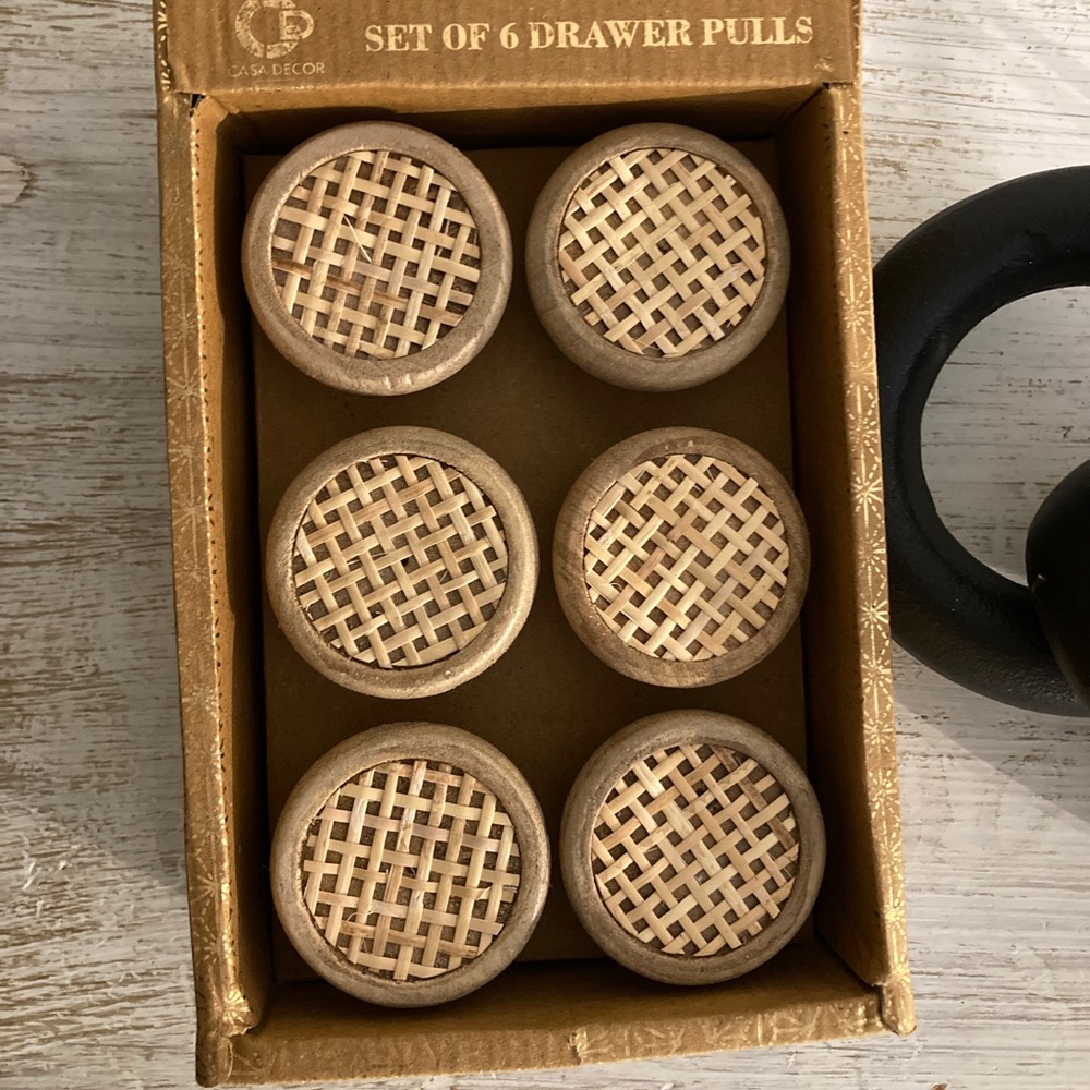 Set of 6 drawer knobs